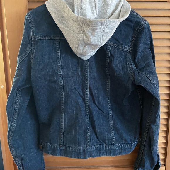 Carhartt Blue Denim Jacket with Gray Accents - Picture 4 of 5